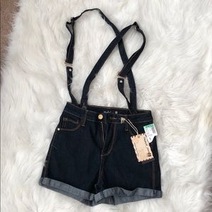 Papaya suspenders denim short